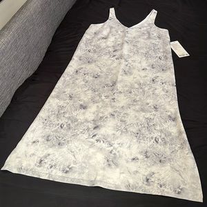 NWT Lululemon V Neck Midi Dress. White with grey pattern. Size 8.
